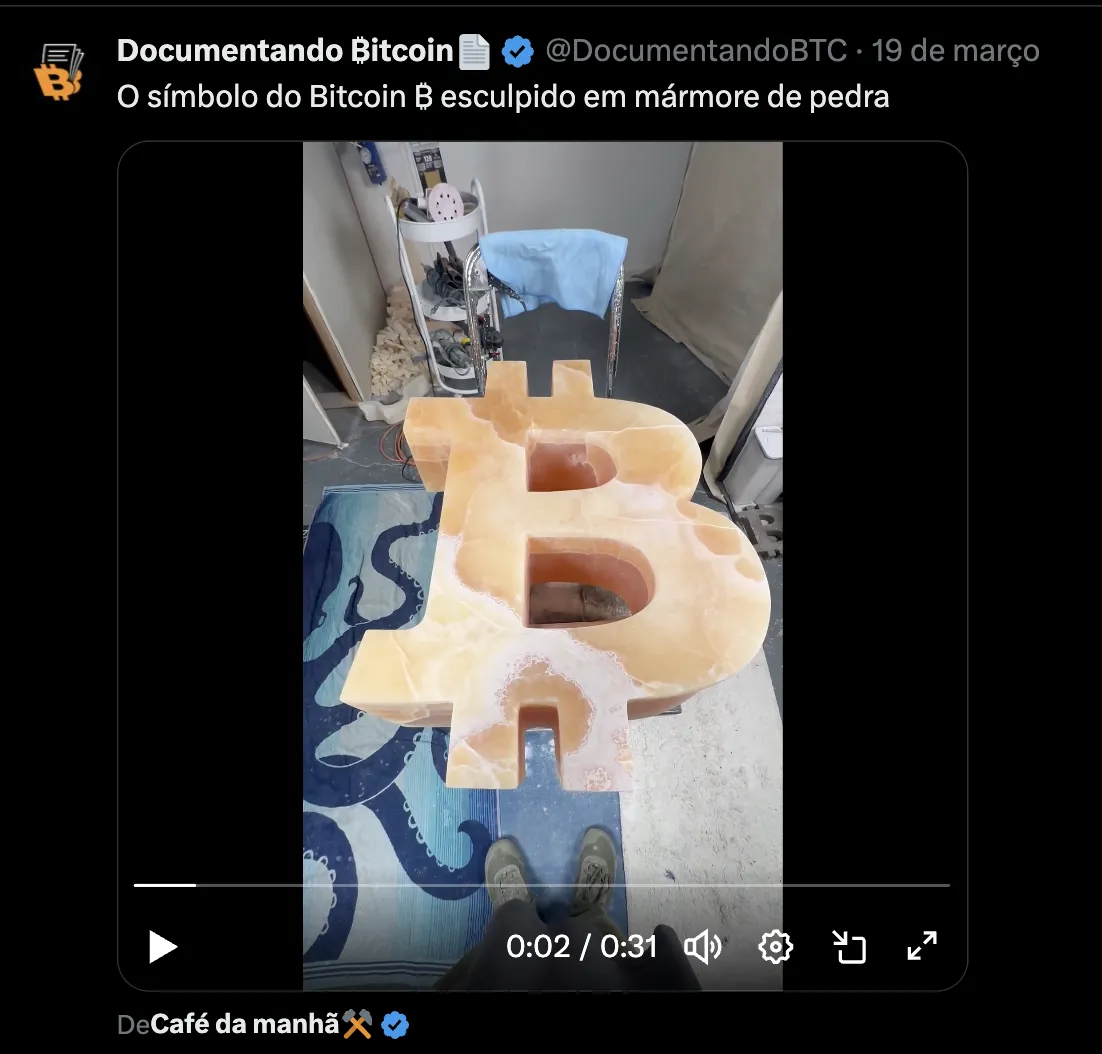 Arte de rua com o símbolo do Bitcoin